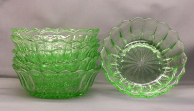 Davidson 714 fruit set
Small fruit bowl 5.25 in. Green uranium glass
Keywords: british;pressed;table