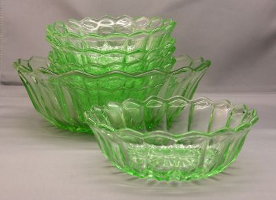 Davidson 714 fruit set
Green uranium glass. 
Keywords: british;pressed;table;dessert