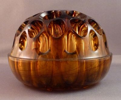 Davidson flower block
5 in.
Keywords: pressed;vase;centrepiece;sold