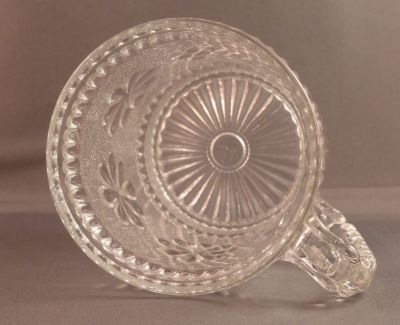 Davidson daisy half-pint mug
Inside
Keywords: barware;pressed;sold