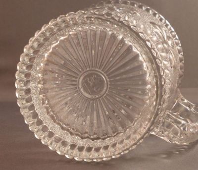 Davidson daisy half-pint mug
Base with mark
Keywords: barware;pressed;sold