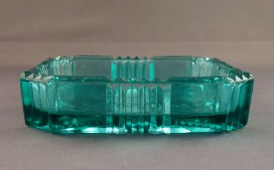 Davidson hors d'oeuvres dish 
One of a pair. 1960s under the Brama brand
Keywords: pressed;table;sold