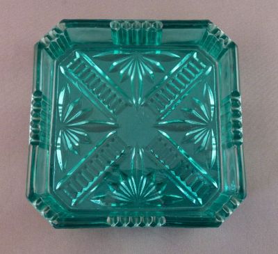 Davidson hors d'oeuvres dish
ENGLAND mark. 1960s under the Brama brand
Keywords: sold;pressed;table