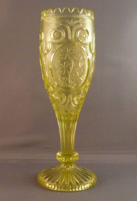 Derbyshire vase with thistle, shamrock and rose
Shamrock
Keywords: british;pressed;vase