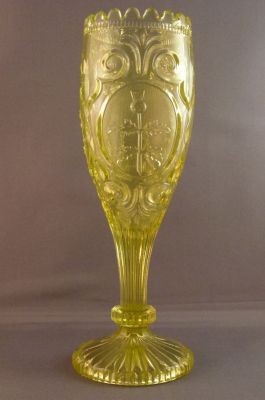 Derbyshire vase with thistle, shamrock and rose
Thistle
Keywords: british;pressed;vase