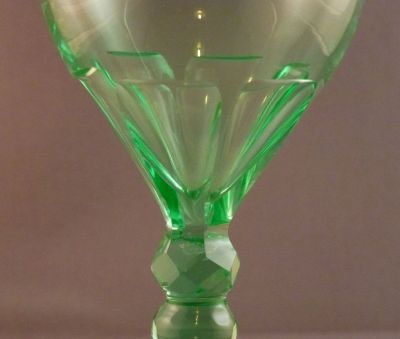 Double knop cut wine glass
Flat-top slice cuts
Keywords: barware;blown;cut