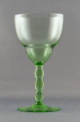 Double ogee wine glass
Triple knop. Fire polished rim, no pontil mark
Keywords: barware;blown