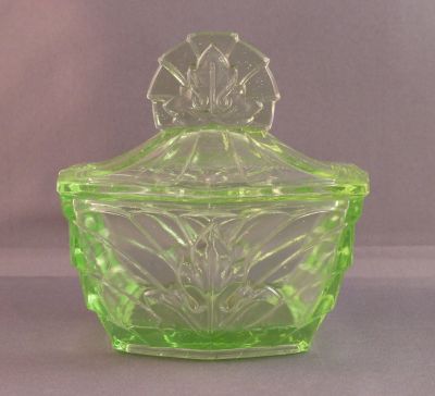 Walther? Acanthus dressing table set large pot
Keywords: bathbed;pressed;sold;german