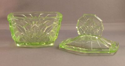 Walther? Acanthus dressing table set small pot
Keywords: bathbed;pressed;sold;german