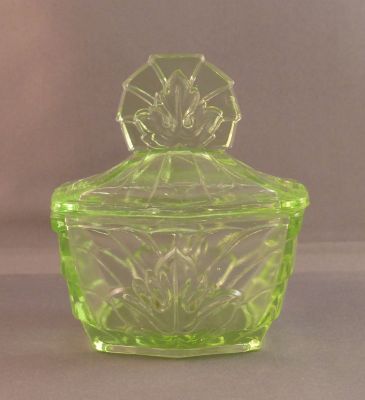 Walther? Acanthus dressing table set small pot
Keywords: bathbed;pressed;sold;german