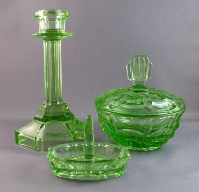 Dressing table set L
Candlestick, largish pot and ring stand, Czech
Keywords: bathbed;pressed;czech;sold