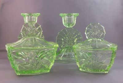 Walther? Acanthus dressing table part set
German
Keywords: bathbed;pressed;sold;german