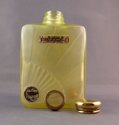 Dubarry Perfumery talcum powder bottle
With lid and sifter. Bottle with contents 2/- in 1930s
Keywords: blown;bathbed