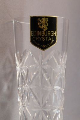 Edinburgh cut glass bud vase
Older black label
Keywords: blown;vase;sold;cut