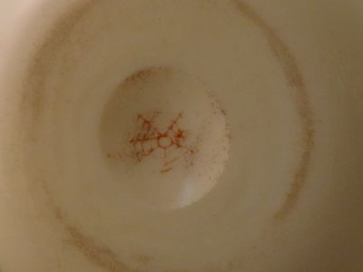 Edward Webb Worcester Ivory gilded posy
Spider web mark with E (LHS?) Custard glass
Keywords: blown;british;enamelgilt;mark;vase