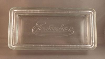 Large Electrolux refrigerator box
But who made it. Bagley or Chance? Electrolux stamped into lid
Keywords: sold;kitchenware;british;mark