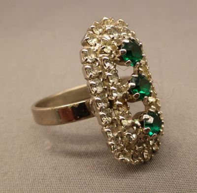 Faux emerald and diamond ring
Adjustable
Keywords: sold