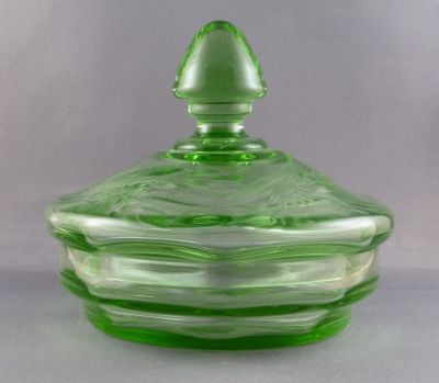 Engraved powder bowl
Large

Keywords: blown;czech;bathbed;engraved