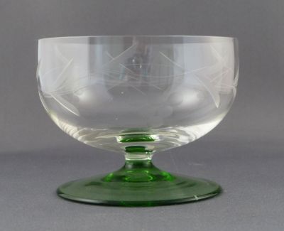 Engraved sundae dish B
Leaves and berries. uranium stem
Keywords: blown;table;dessert;engraved