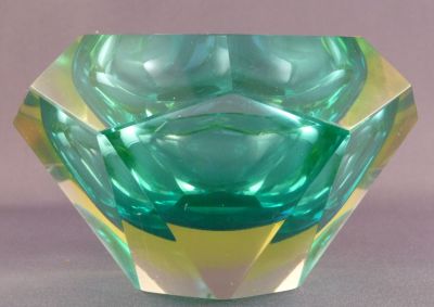 Murano double sommerso cut ashtray, uranium with aqua and clear
Mandruzzato? Side. Yellow uranium glass with aqua and clear
Keywords: murano;blown;cut;ash