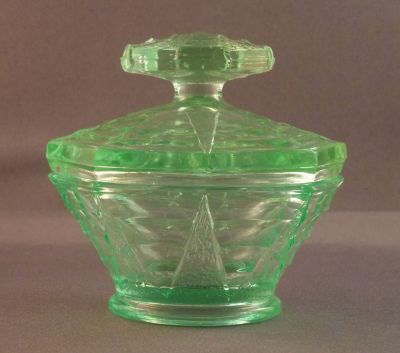 Bagley Featherstone dressing table set small pot
3085
Keywords: british;pressed;bathbed;sold