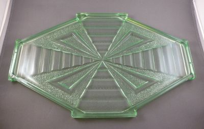 Bagley Featherstone dressing table tray
3085
Keywords: british;pressed;bathbed