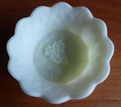 Fenton Heavy Grape dessert bowl
Marked with Fenton in oval on base. Very thick glass. Uranium satin custard glass
Keywords: american;sold;pressed;table;dessert