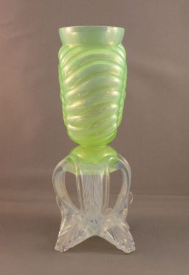 Welz uranium and opal vase
Uranium over opal body
Keywords: blown;czech;vase