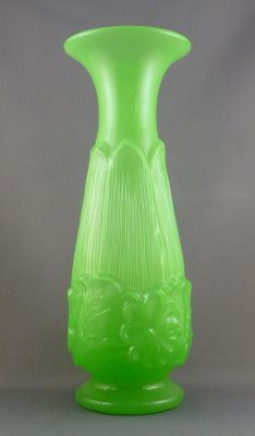 Mould-blown leaves vase
Three-part mould. No pattern repeat. Unknown
Keywords: blown;vase