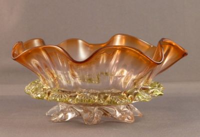 Footed preserve dish
Uranium rigareee. British
Keywords: blown;british;table