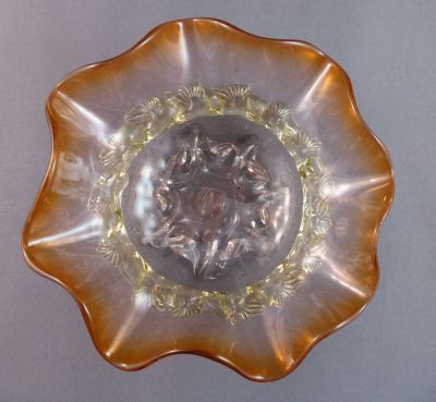 Footed preserve dish
Sharp pontil mark. Six feet
Keywords: blown;british;table