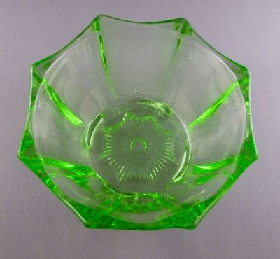 Inwald? sugar bowl
Four feet
Keywords: pressed;czech;table