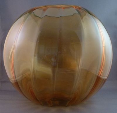 Amber uranium optic rib bowl
Huge! 25cm. Cut and polished rim. British?
Keywords: british;blown;vase