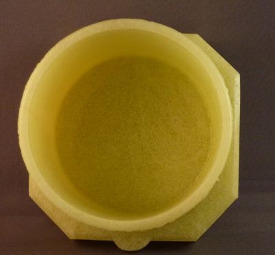 Leerdam graniver honeypot
Made from pressed and heated glass granules
Keywords: frenchdutchbelg;pressed;table