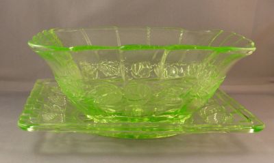 Grape dish
Rose and leaf design
Keywords: pressed;table