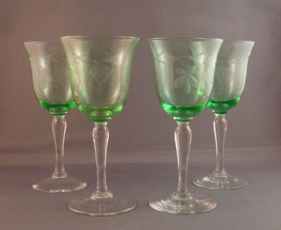 Grapevine engraved port glass
Keywords: blown;cut;sold;barware