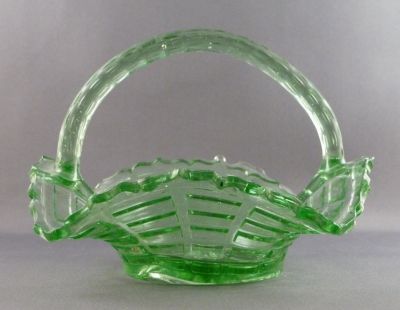 Green basket
Likely English
Keywords: british;pressed