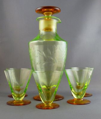 Uranium and amber cocktail set
Optic ribbed. Engraved flowers. Unknown
Keywords: barware;cut;blown
