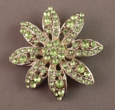 Large flower brooch
Mixed uranium and non-uranium stones
Keywords: uranium;sold