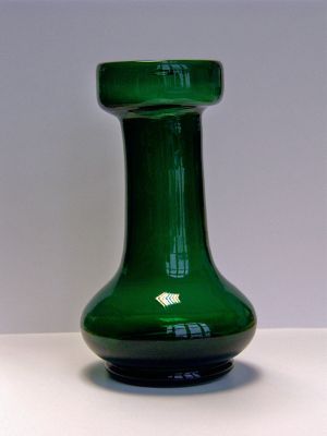 Green hyacinth vase
English from shape and colour. Early Victorian. This colour is not found in bulb vases much after 1850. (Info Patricia C)
Keywords: sold;british;hyacinth;vase