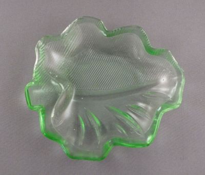 Green leaf ashtray, Japanese?
Pressed
Keywords: sold;ash;japan