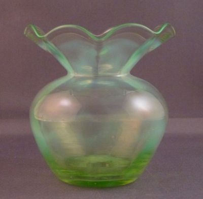 Green opalescent posy vase
Fire polished pontil mark
Keywords: blown;vase