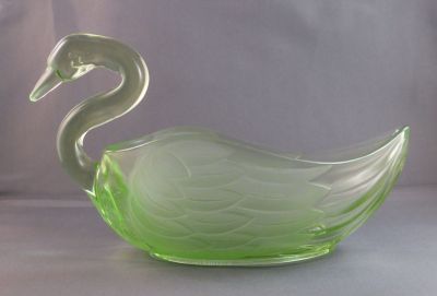 Large pressed glass swan
Unknown. 20 cm beak to tail; 12 cm tall
Keywords: sold