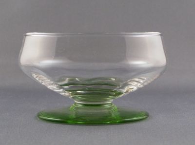 Optic rib green uranium foot dessert dish
Safety rim
Keywords: blown;table;sold