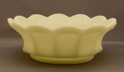 Fenton Heavy Grape dessert bowl
Satin custard glass
Keywords: american;pressed;table;sold;dessert
