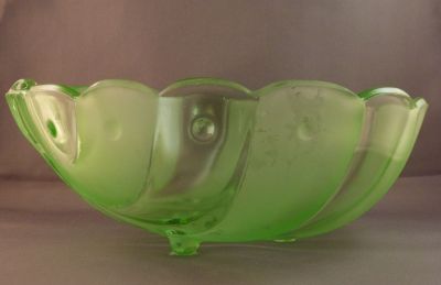 Heřmanova huť shell fruit bowl
19503; 22 cm
Keywords: dessert;pressed;table;sold;czech