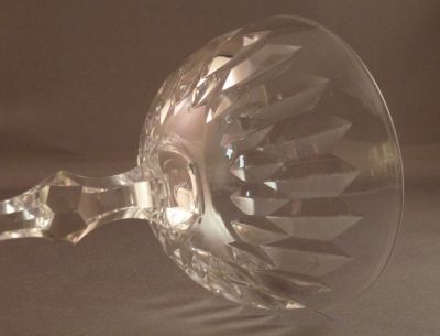 Champagne coupe, double hexagon cut
Cut stem with knop
Keywords: cut;sold;barware