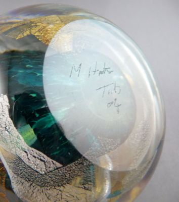 Twists Glass
Signed M Hunter, Twists '04
Keywords: british;mark