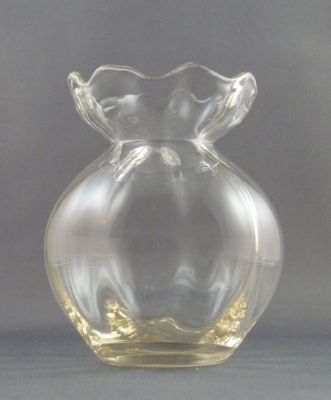 Optic ribbed posy vase
Yellowish glass; polished pontil mark
Keywords: blown;vase;sold