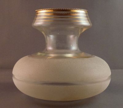 French? 1950s hyacinth vase, white crinkles
Unusual squat shape. Decorated with gilding and Matthey Crinkles. Perhaps Belgian
Keywords: enamelgilt;vase;frenchdutchbelg;sold;hyacinth